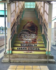 コナン駅 階段装飾