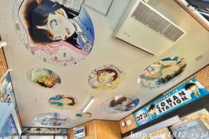 コナン駅待合室装飾
