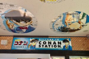コナン駅待合室装飾
