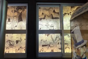 コナン駅待合室装飾