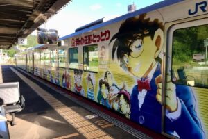 コナン列車黄色 側面