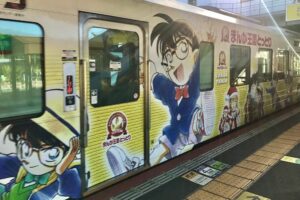 コナン列車黄色 側面