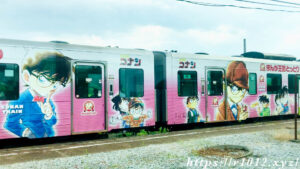 コナン列車ピンク 側面