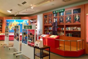 青山剛昌ふるさと館内