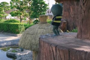 ちゃんちゃんこを着た鬼太郎像