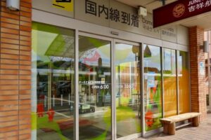 出発・到着口装飾