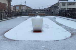 雪の日の一反もめんベンチ