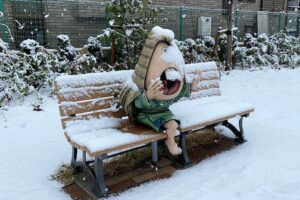 雪の日の呼子ベンチ
