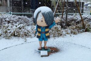 雪の日の鬼太郎オブジェ