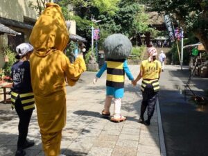 散歩する鬼太郎とねずみ男