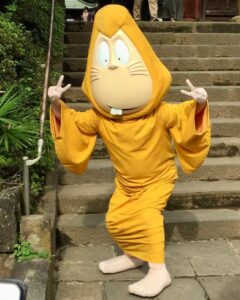 ダブルピースなねずみ男