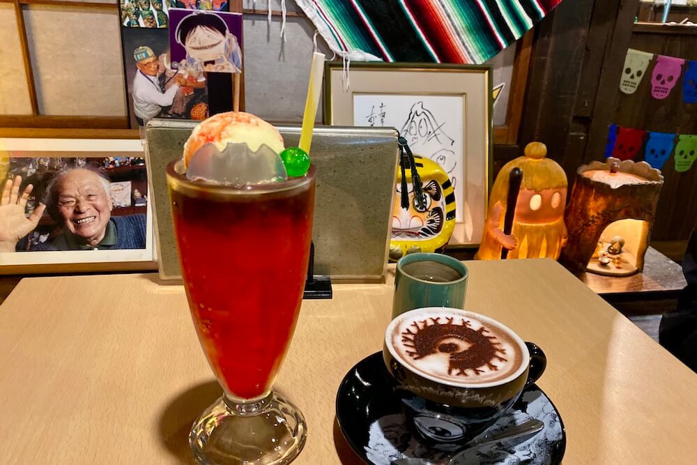 吸血鬼エリートの真紅のソーダ＆バックベアードのホットチョコ