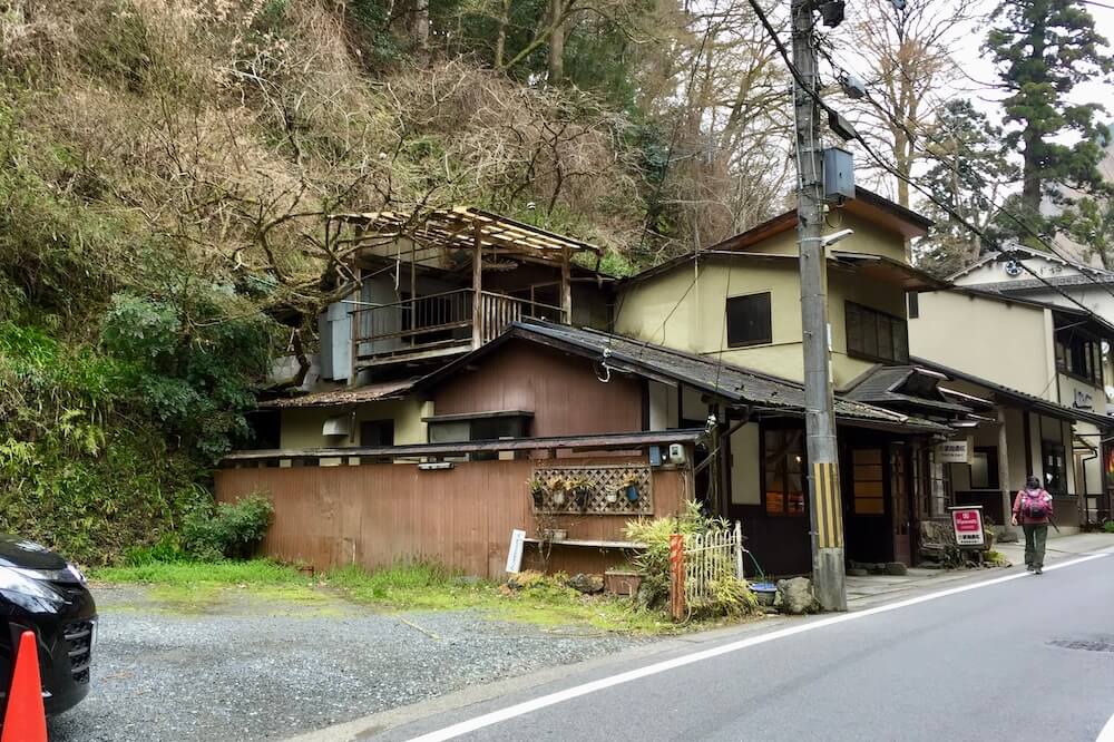 鞍馬山西門近くの駐車場
