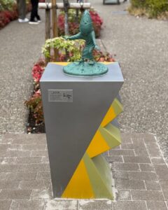 ねずみ男のブロンズ像