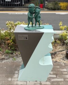 河原三平と河童のブロンズ像