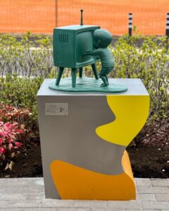 テレビくんのブロンズ像