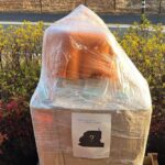 お披露目前のブロンズ像