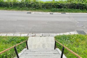 ティーショップ夕日前の道