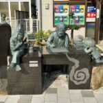 妖怪ブロンズ像 水木しげる先生執筆中