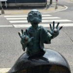 妖怪ブロンズ像 手の目