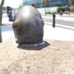 妖怪ブロンズ像 すねこすり