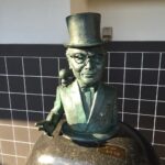 妖怪ブロンズ像 山高帽の水木先生